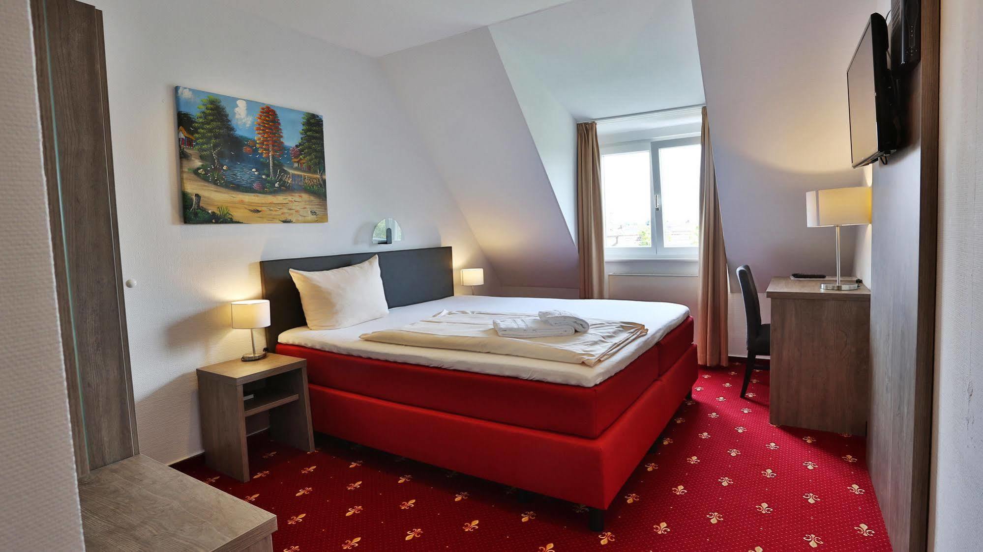 Hotel Maurer Карлсруэ Экстерьер фото