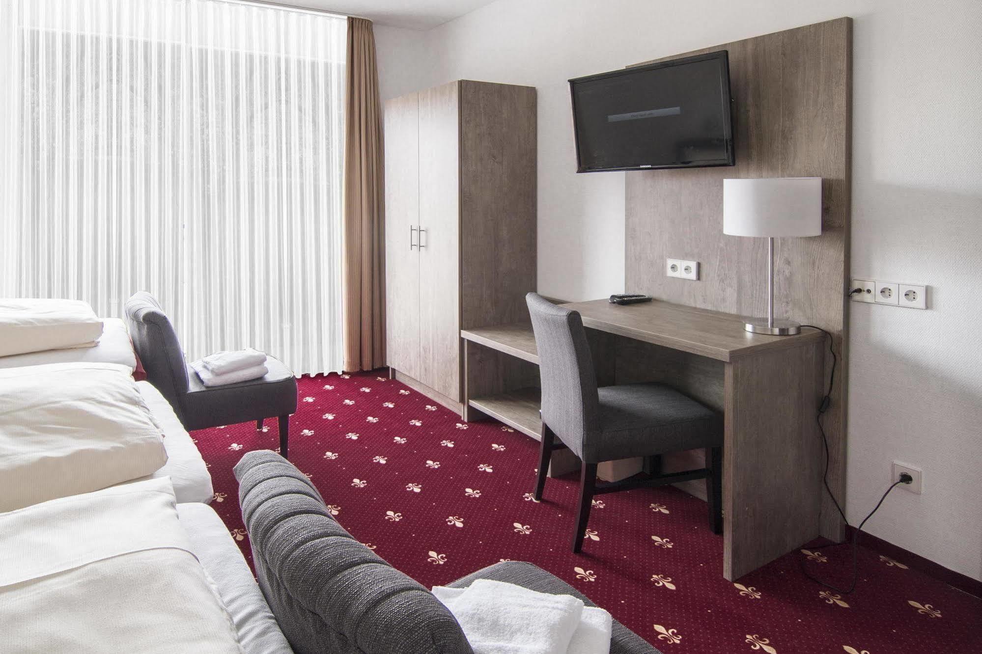 Hotel Maurer Карлсруэ Экстерьер фото
