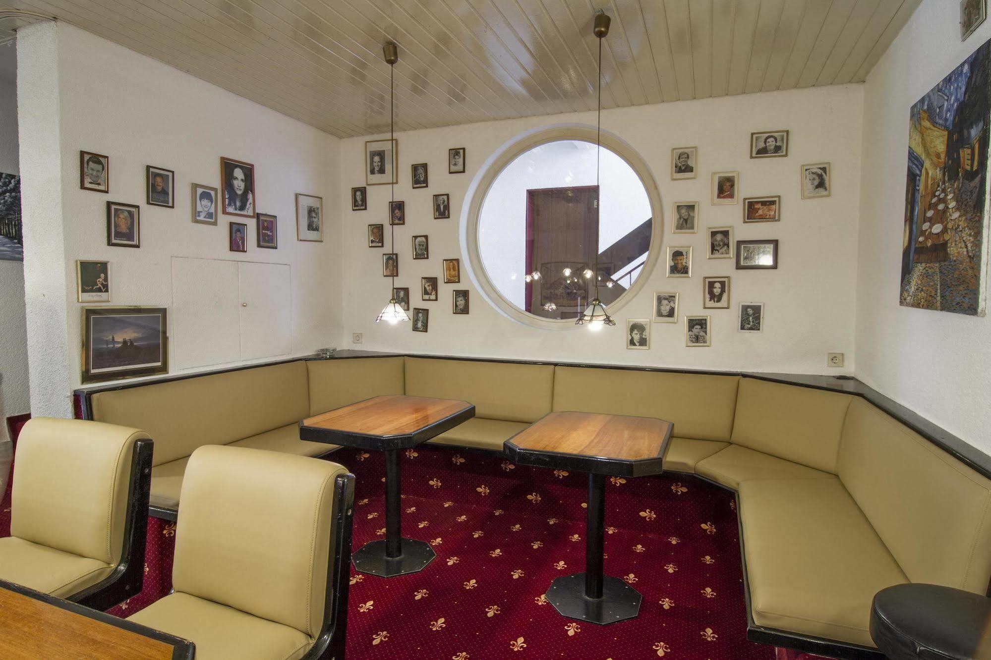 Hotel Maurer Карлсруэ Экстерьер фото